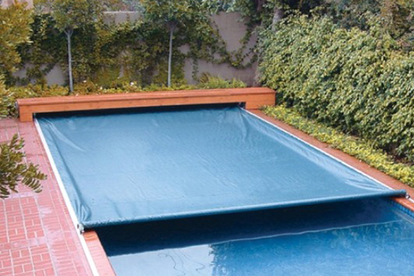 automatic pool cover installation with custom bench